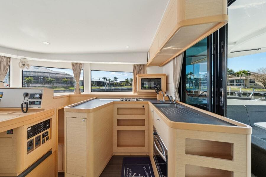 2019-lagoon-42-sail-9680095-20250213052957550-1_XLARGE.jpg