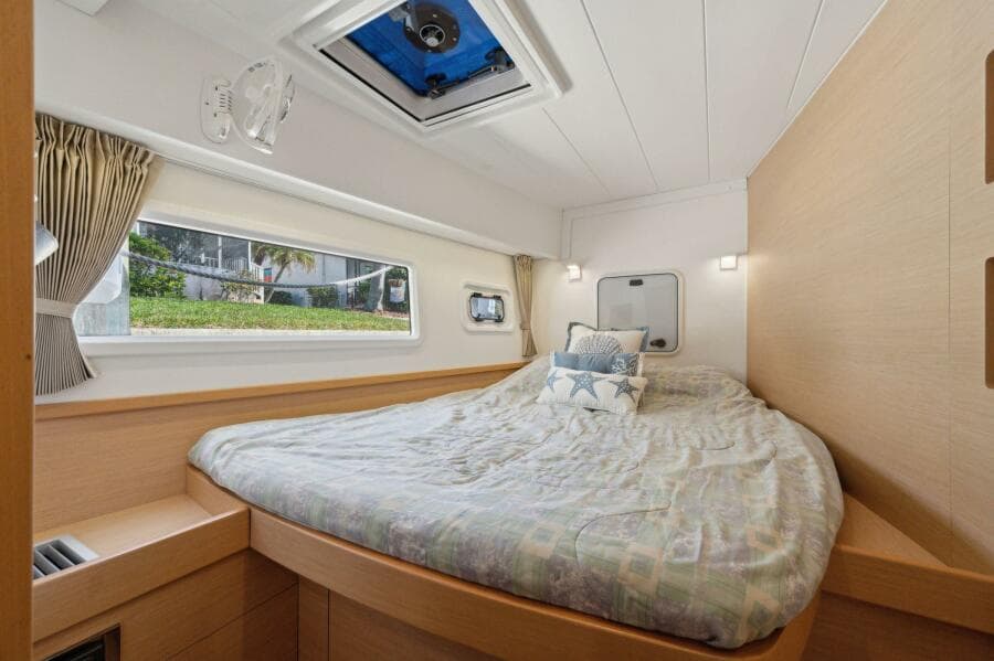 2019-lagoon-42-sail-9680095-20250213053045573-1_XLARGE.jpg
