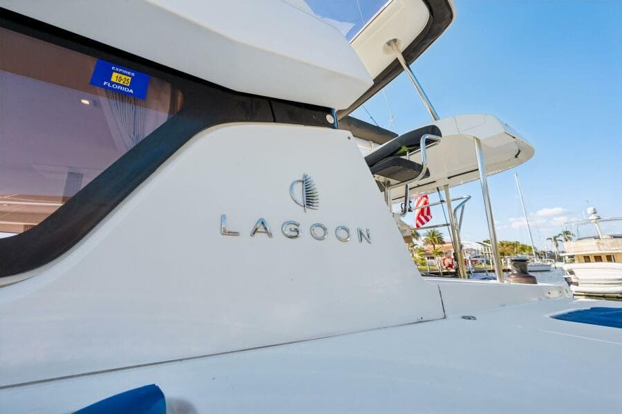 2019-lagoon-42-sail-9680095-20250213052929436-1_XLARGE.jpg