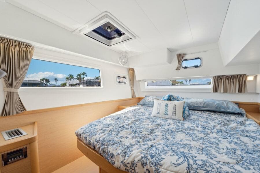 2019-lagoon-42-sail-9680095-20250213053104631-1_XLARGE.jpg