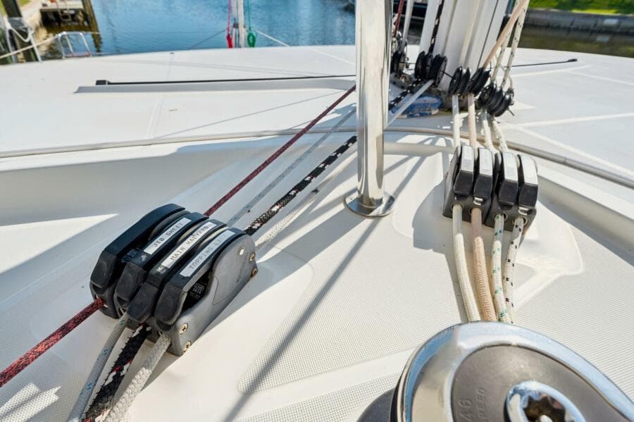 2019-lagoon-42-sail-9680095-20250213052851419-1_XLARGE.jpg