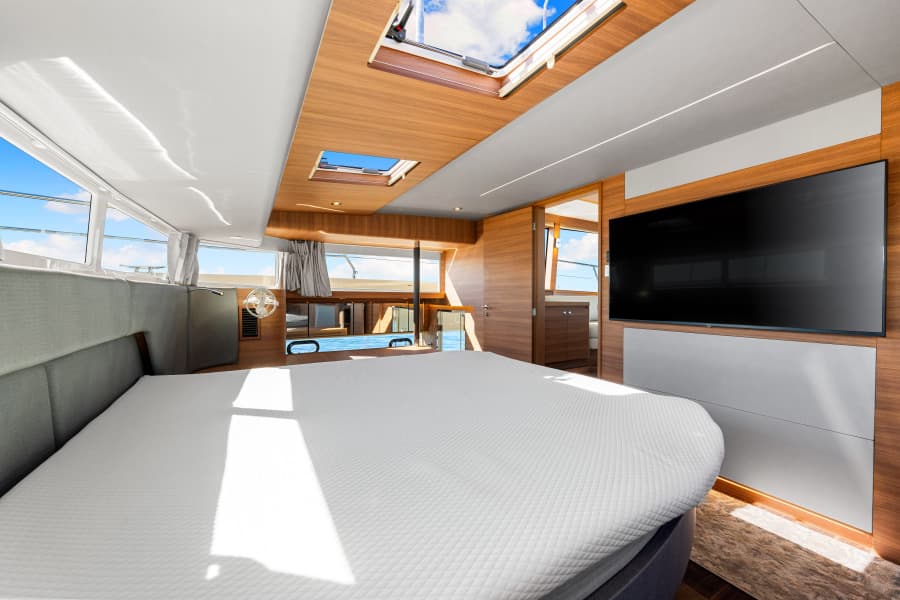 2022 Aquila 54 Yacht