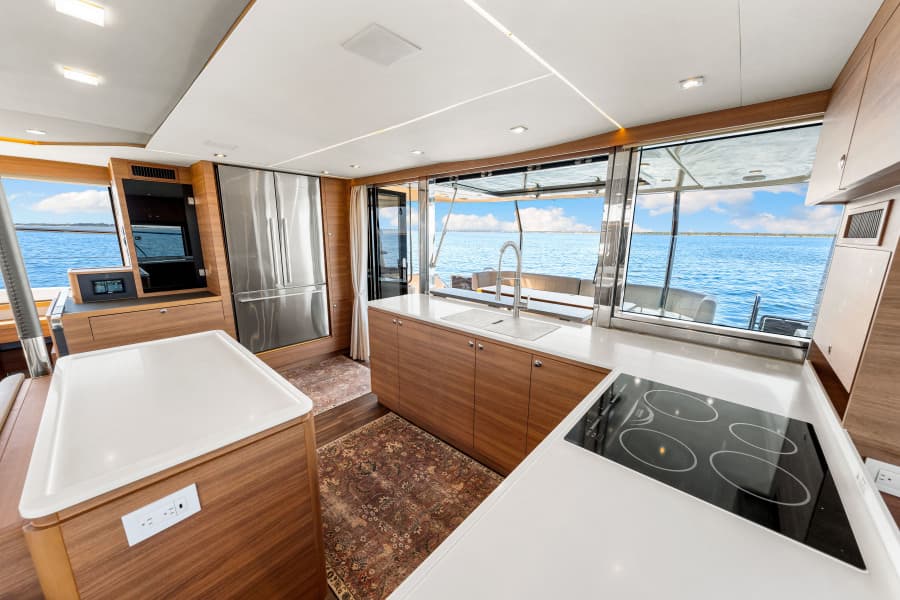 2022 Aquila 54 Yacht