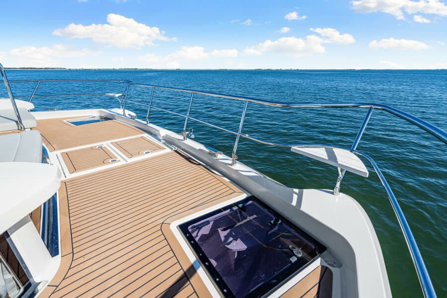 2022 Aquila 54 Yacht