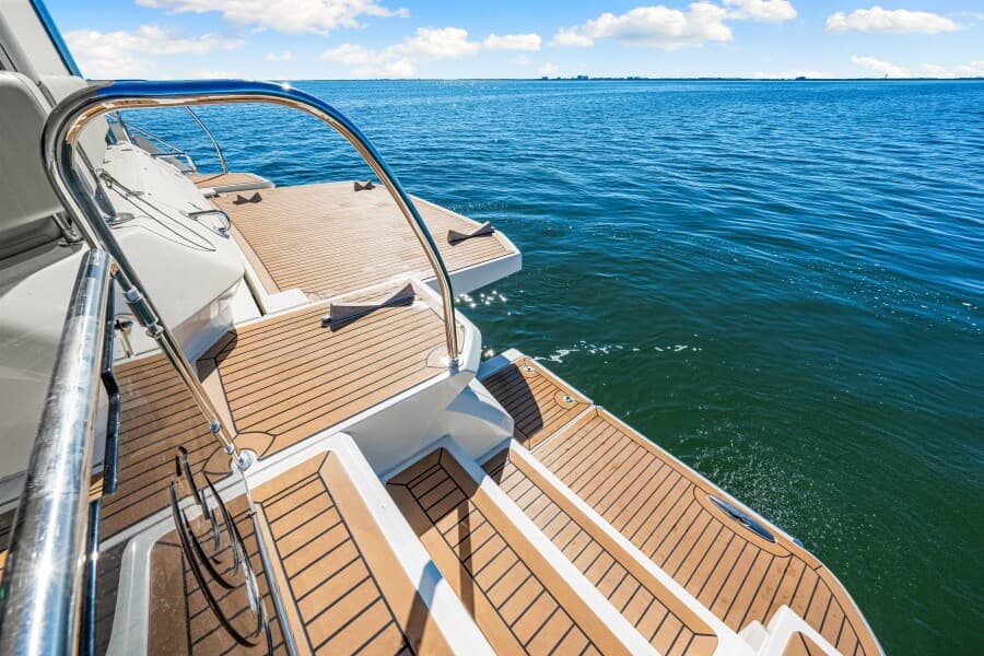 2022 Aquila 54 Yacht