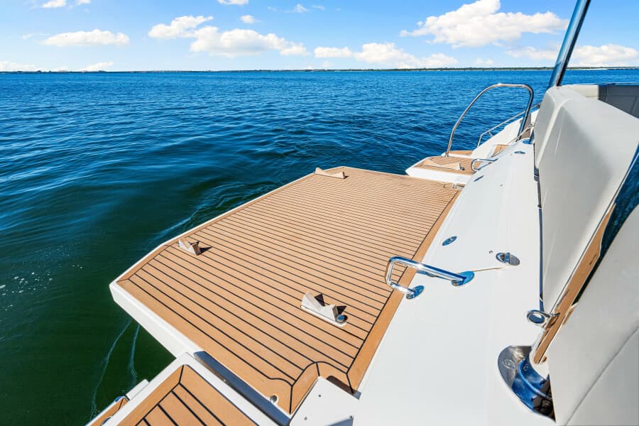 2022 Aquila 54 Yacht
