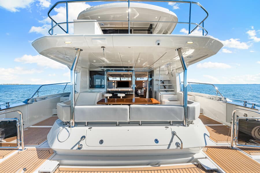 2022 Aquila 54 Yacht