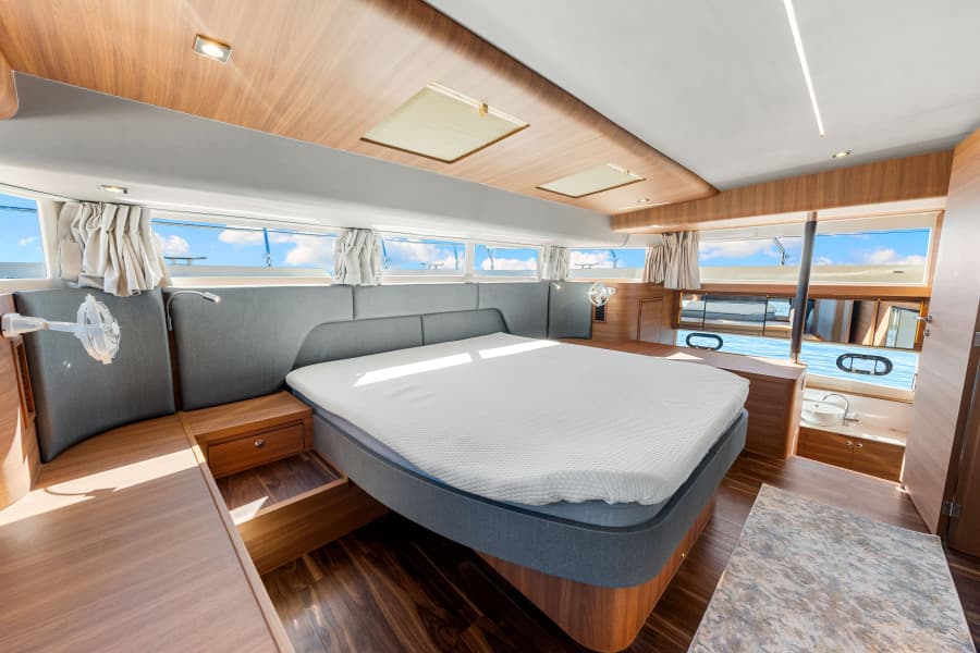 2022 Aquila 54 Yacht