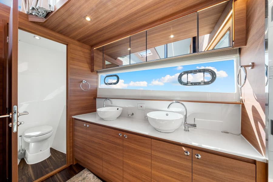 2022 Aquila 54 Yacht