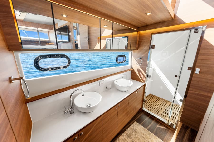 2022 Aquila 54 Yacht
