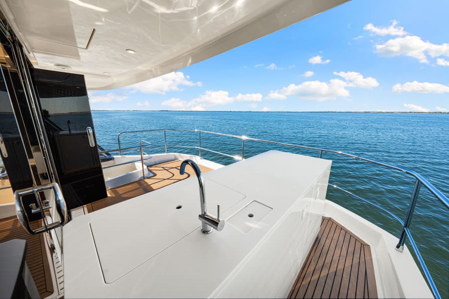 2022 Aquila 54 Yacht