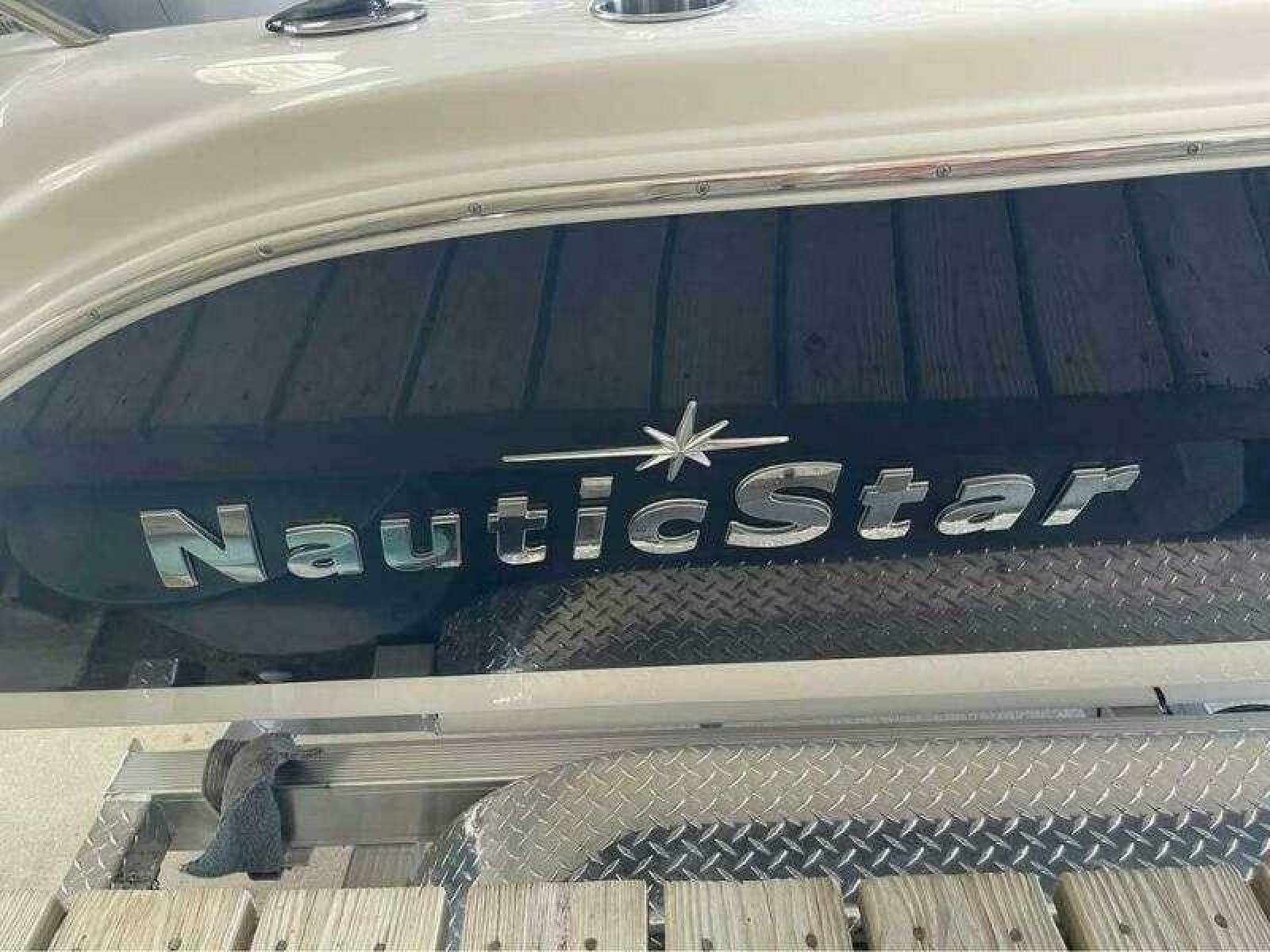 2022 NauticStar 2102 Legacy