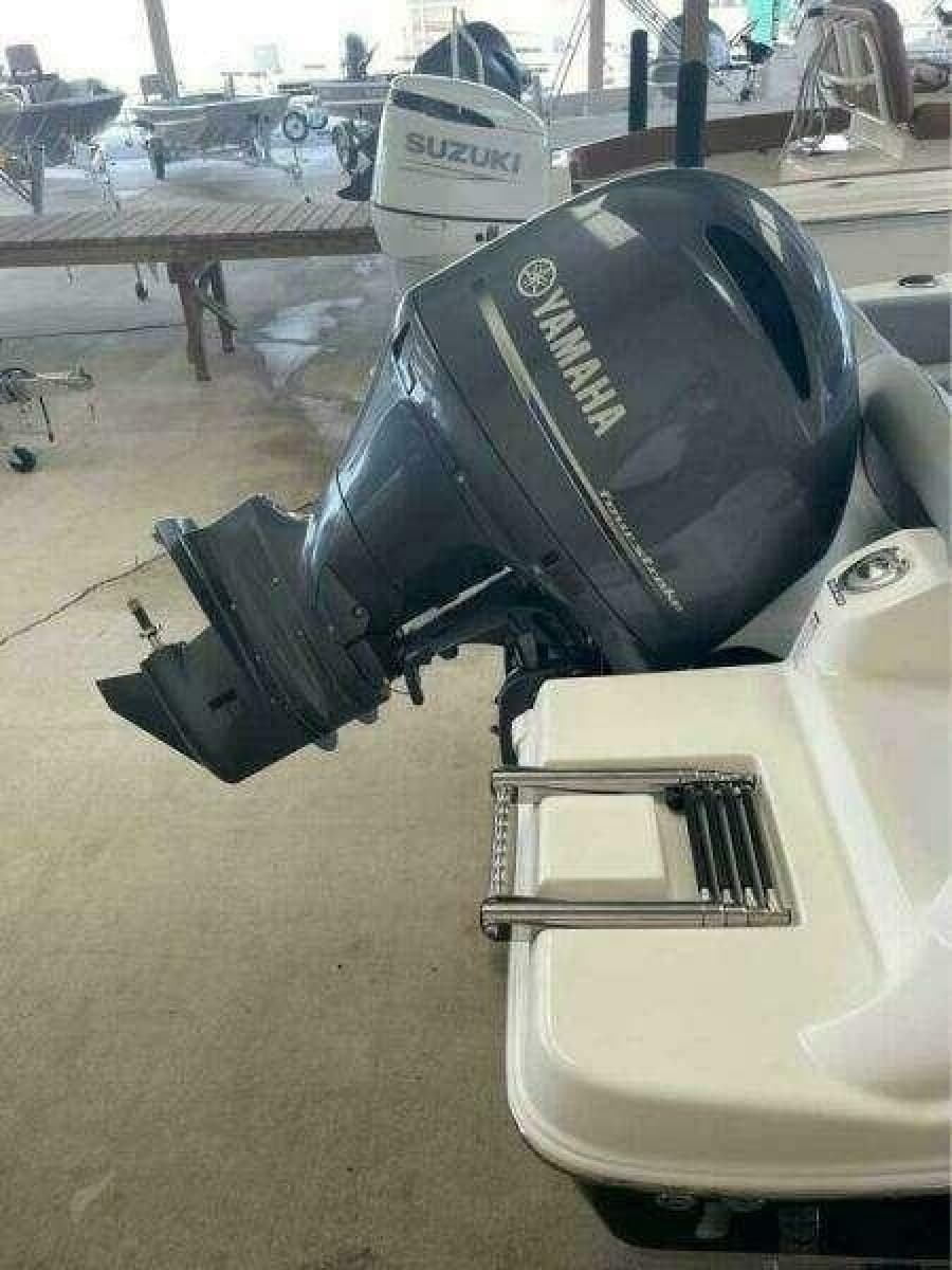 2022 NauticStar 2102 Legacy