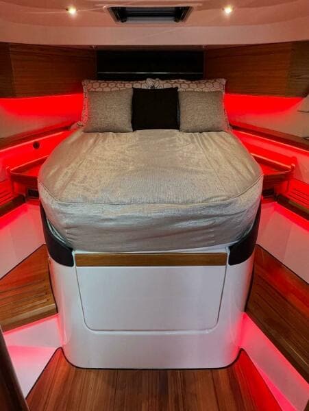 2022 Boston Whaler Conquest 405