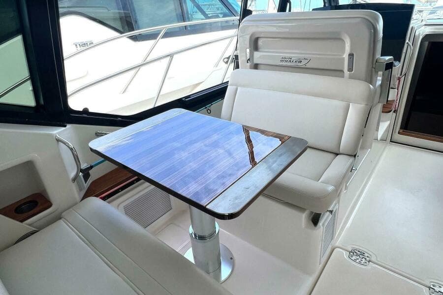 2022 Boston Whaler Conquest 405