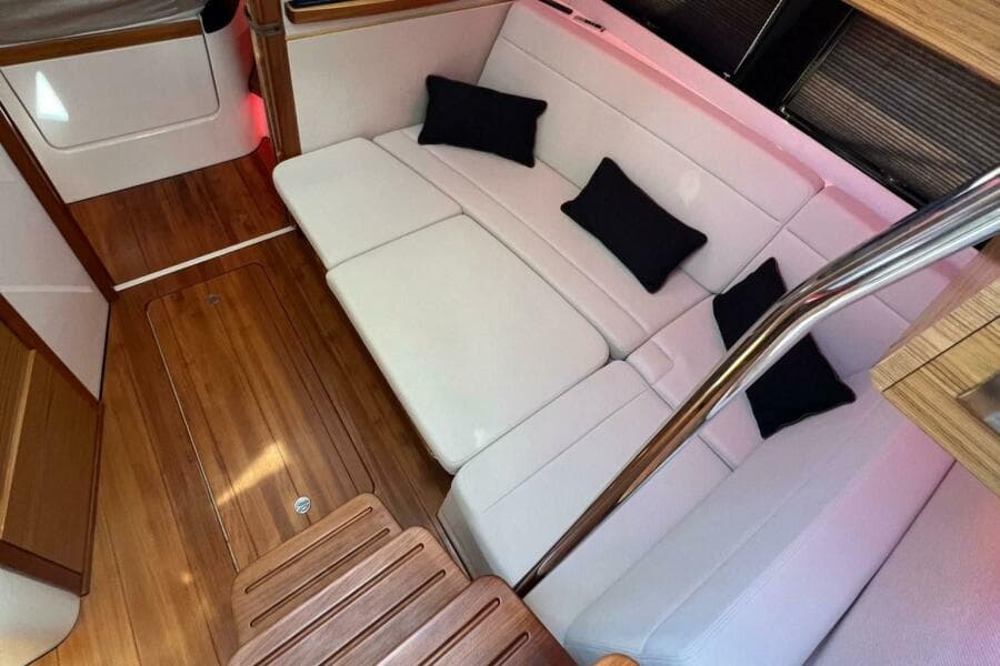 2022 Boston Whaler Conquest 405