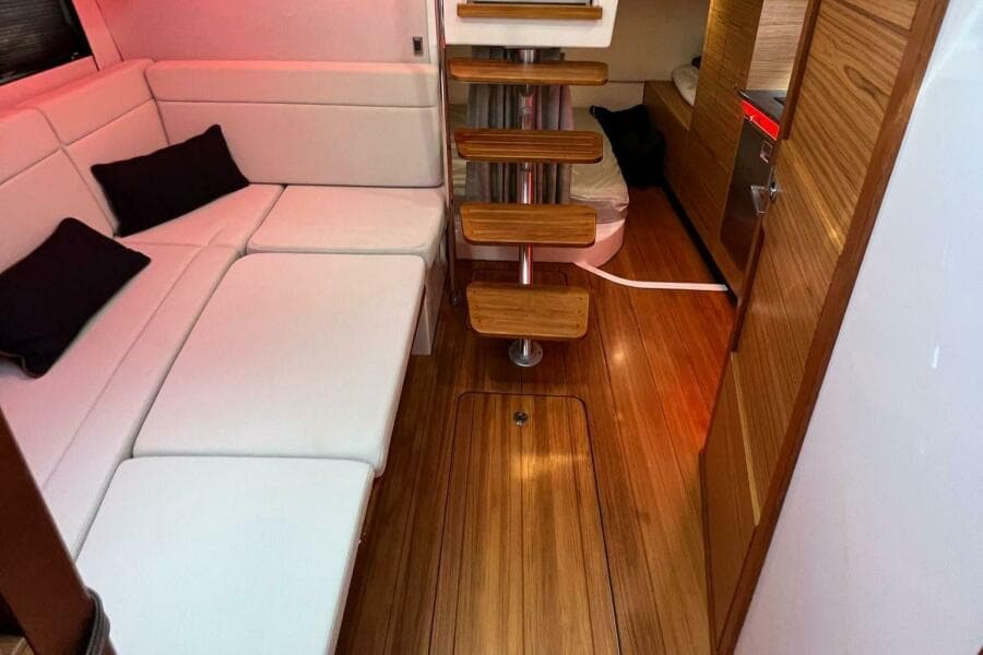 2022 Boston Whaler Conquest 405