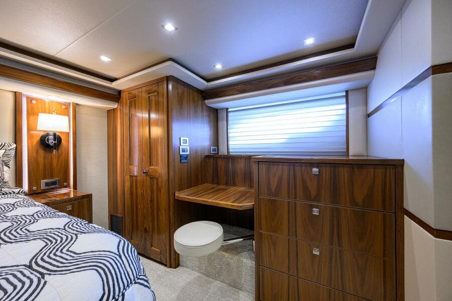 Viking 80 - LAMPLIGHTER - Master Stateroom