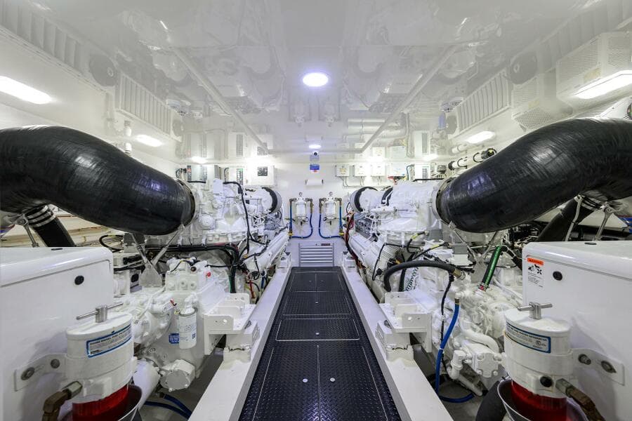 Viking 80 - LAMPLIGHTER - Engine Room