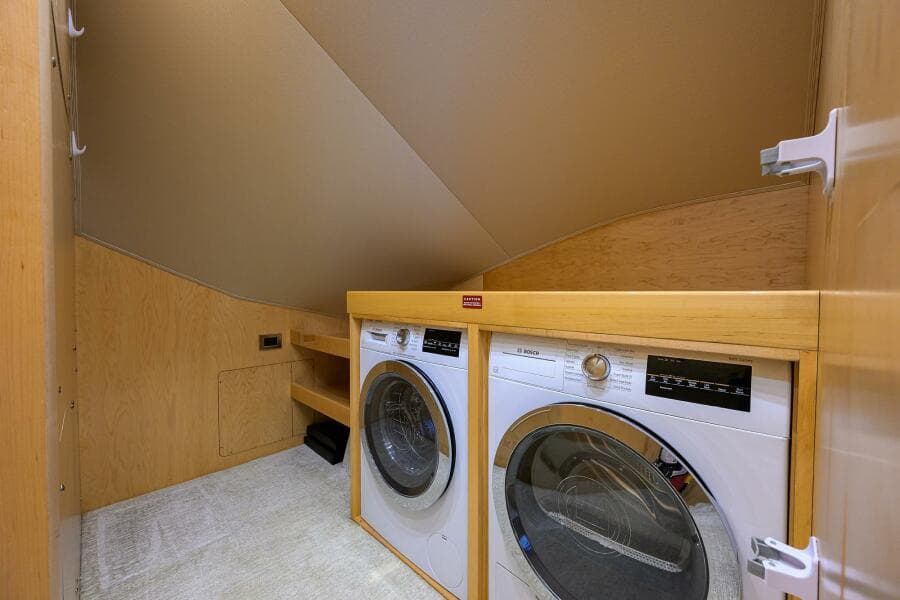 Viking 80 - LAMPLIGHTER - Pantry & Laundry