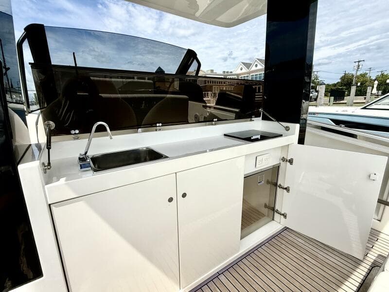 2023 Astondoa 377 Coupe Outboard