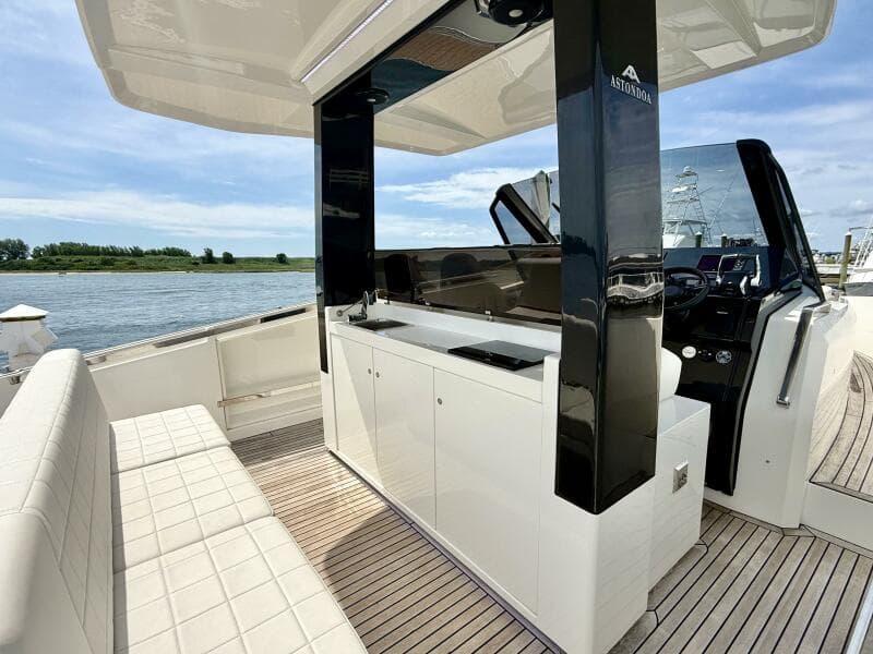 2023 Astondoa 377 Coupe Outboard