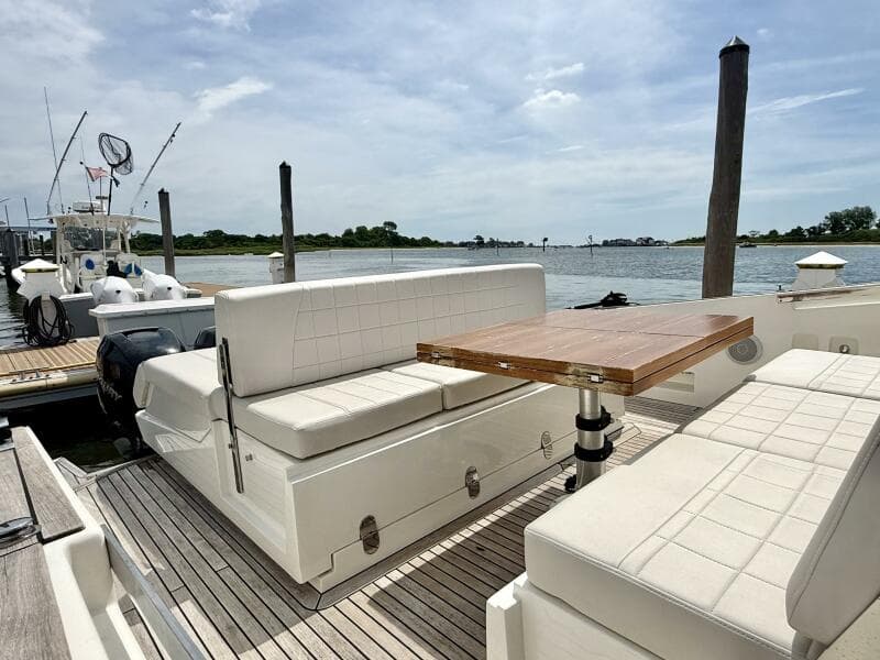 2023 Astondoa 377 Coupe Outboard