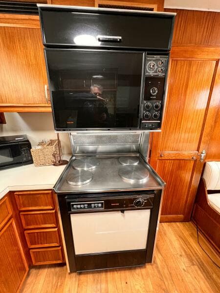 1980 Hatteras 58 MY