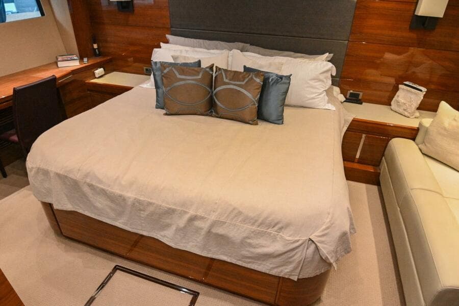 2015 Sunseeker Predator 68