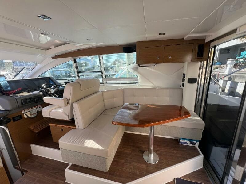 2018 Cruisers Yachts 42 Cantius