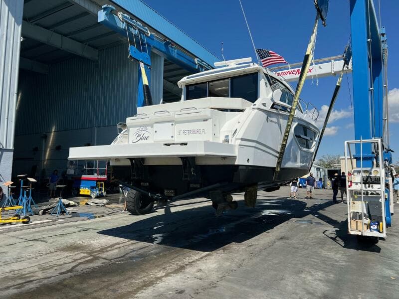 2018 Cruisers Yachts 42 Cantius