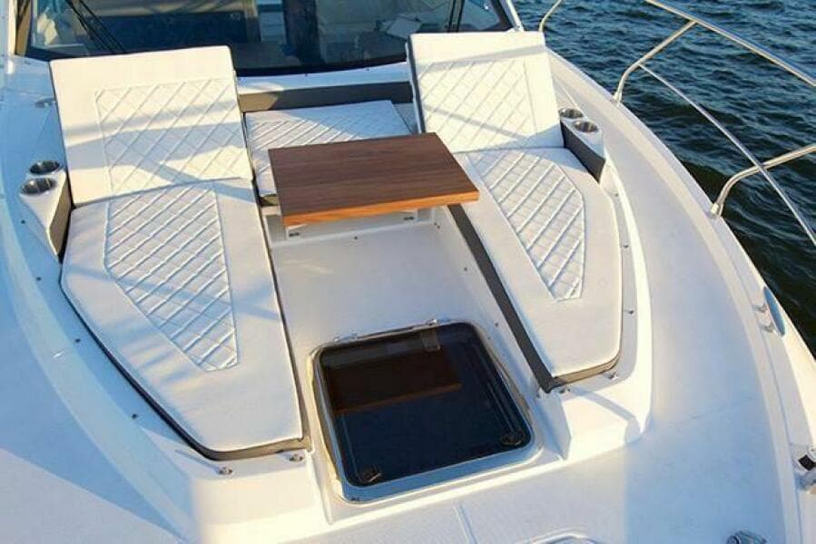 2018 Cruisers Yachts 42 Cantius