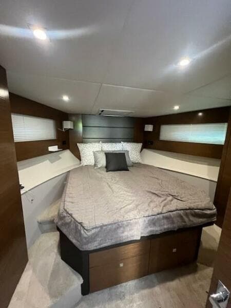 2018 Cruisers Yachts 42 Cantius