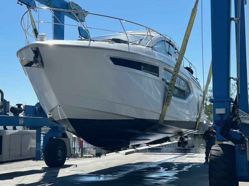 2018 Cruisers Yachts 42 Cantius