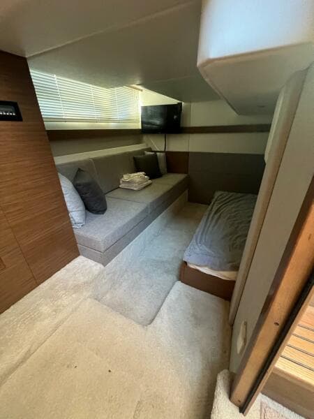 2018 Cruisers Yachts 42 Cantius