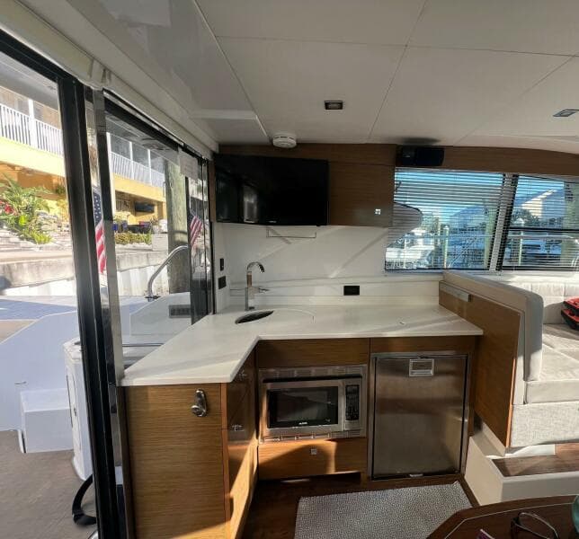 2018 Cruisers Yachts 42 Cantius