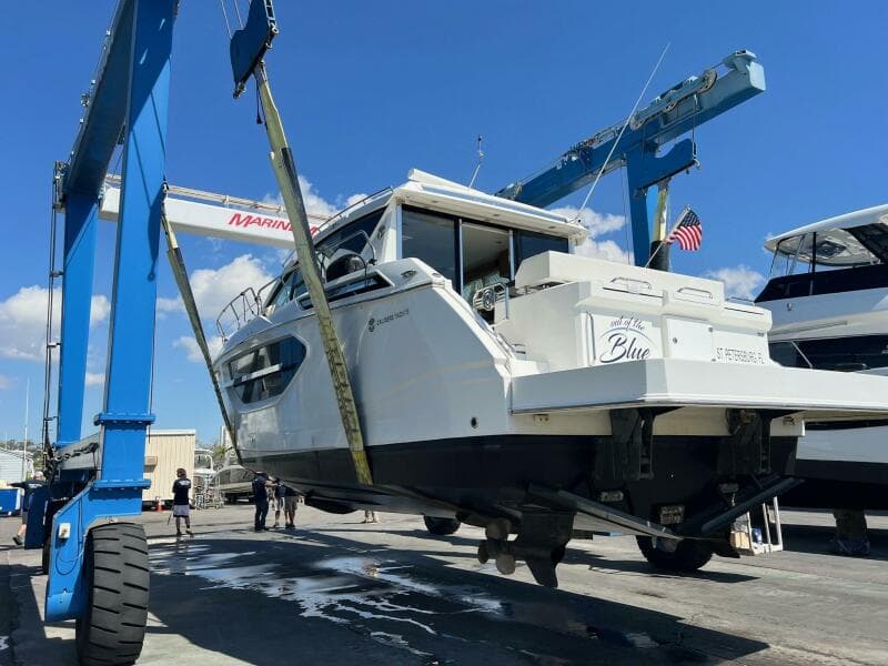 2018 Cruisers Yachts 42 Cantius