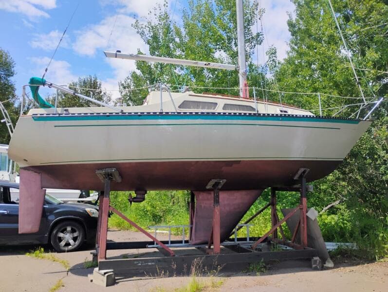 1977 Islander 28