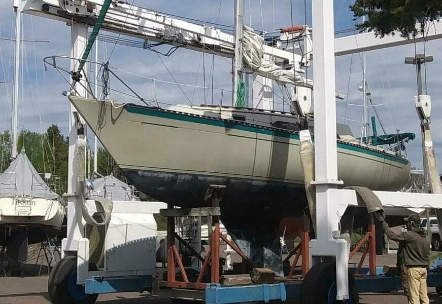 1977 Islander 28