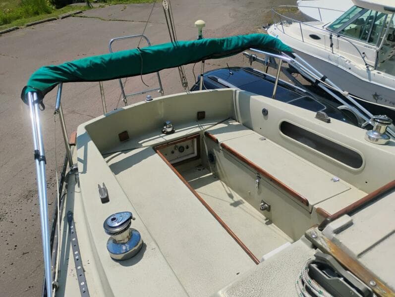 1977 Islander 28