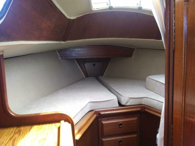 1977 Islander 28