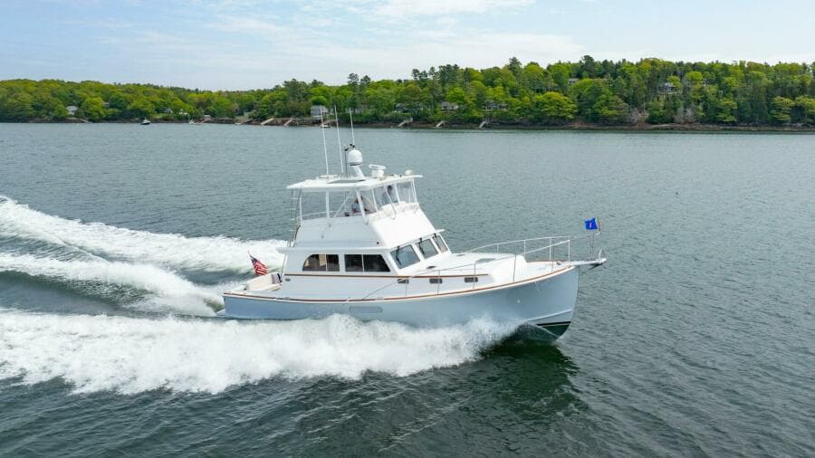 2019 Lowell Flybridge
