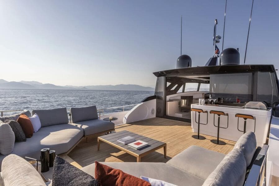 2022 Ferretti Yachts Skydeck