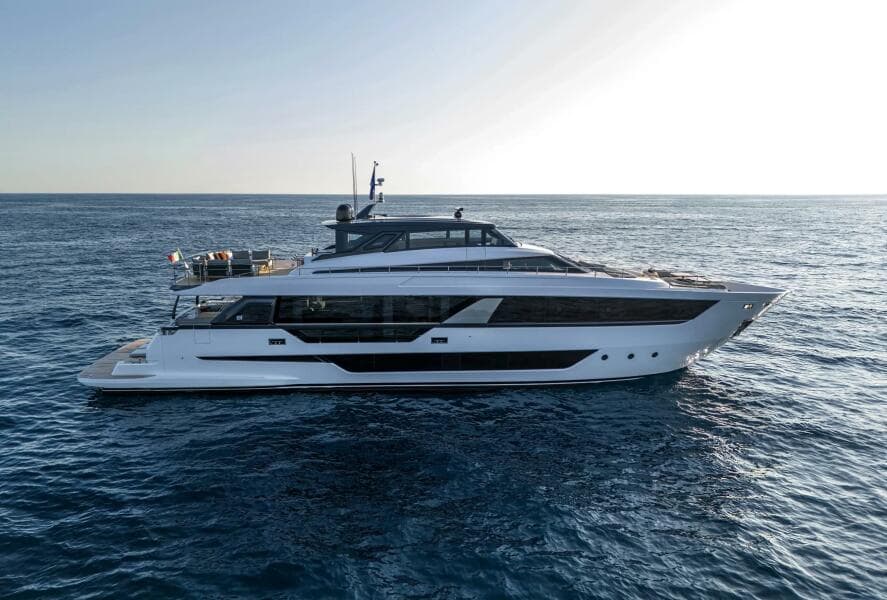 2022 Ferretti Yachts Skydeck