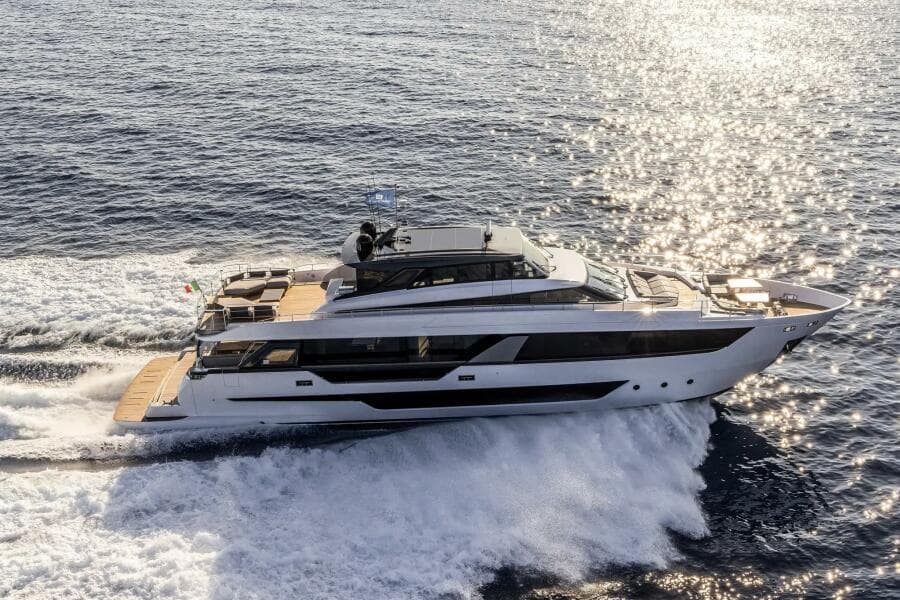 2022 Ferretti Yachts Skydeck