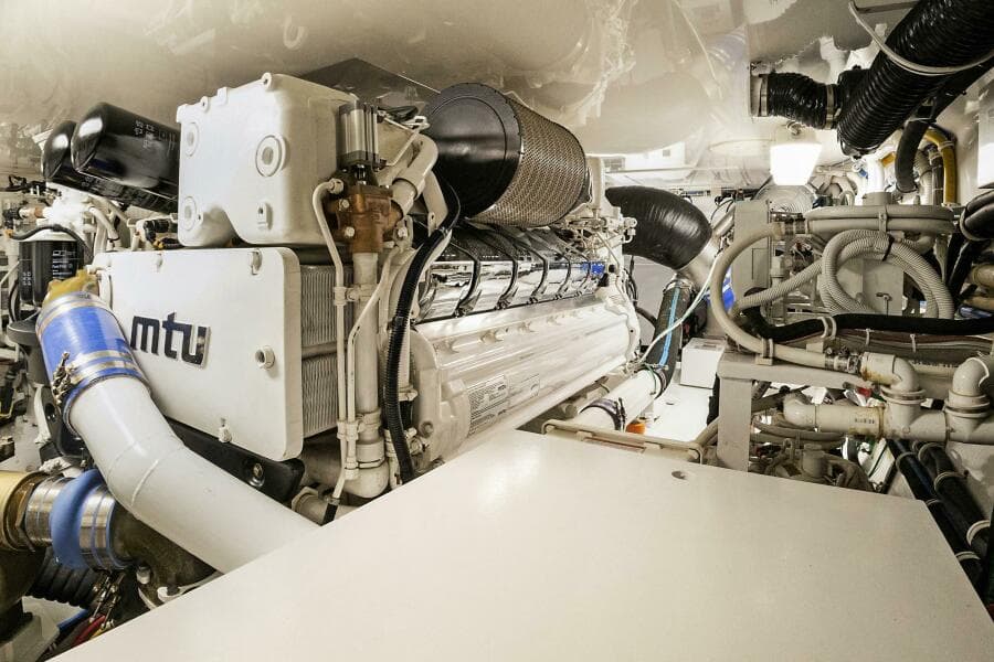 2016 Hatteras GT63