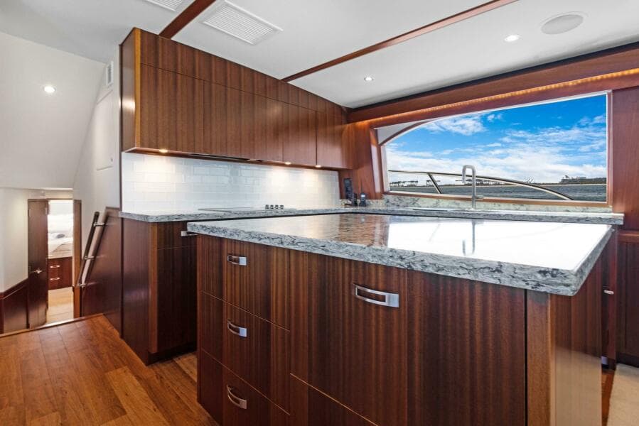 2016 Hatteras GT63
