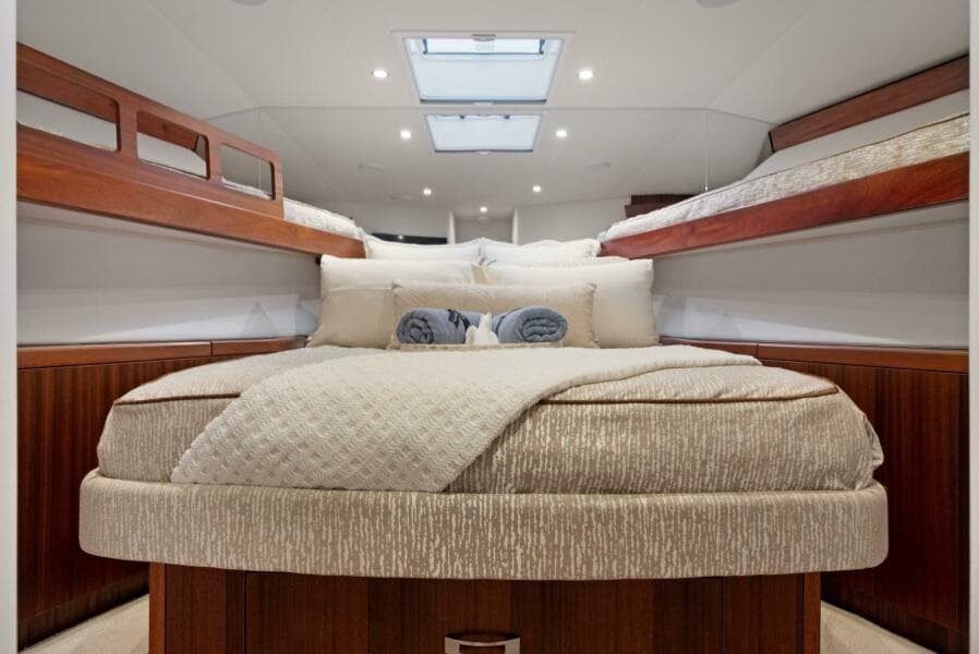 2016 Hatteras GT63