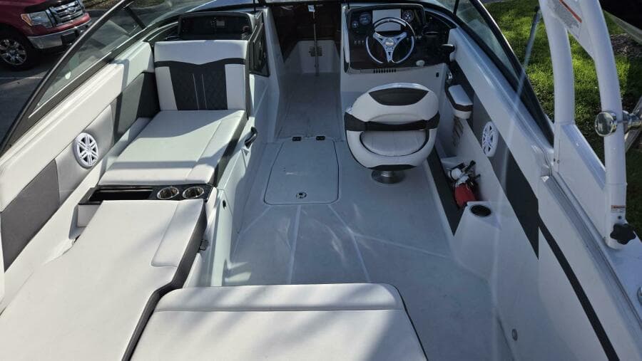 2023 Monterey M225