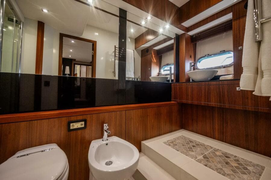2015 Sunseeker 75
